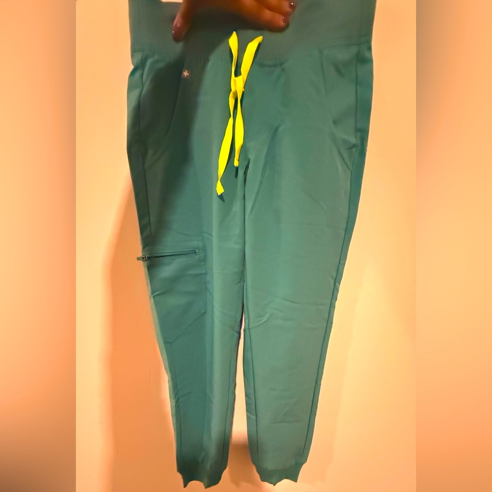 FIGS women's Cactus Zamora™ - Petite Jogger Scrub Pants - XXS - Petite - Picture 2 of 3